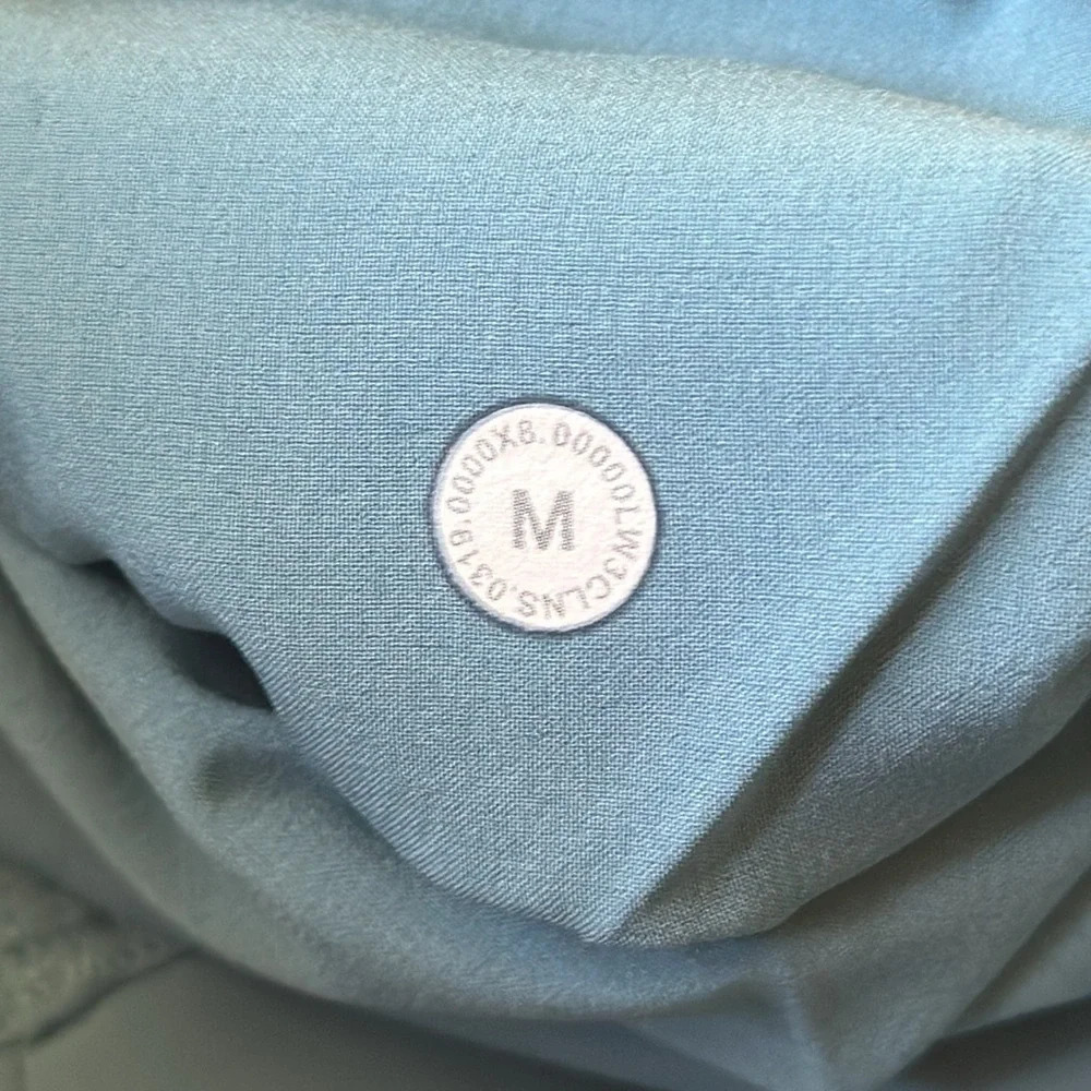 Lululemon sz M Run To Reset 1/2 zip in Aqua smoke great pre owned condition - Picture 16 of 16